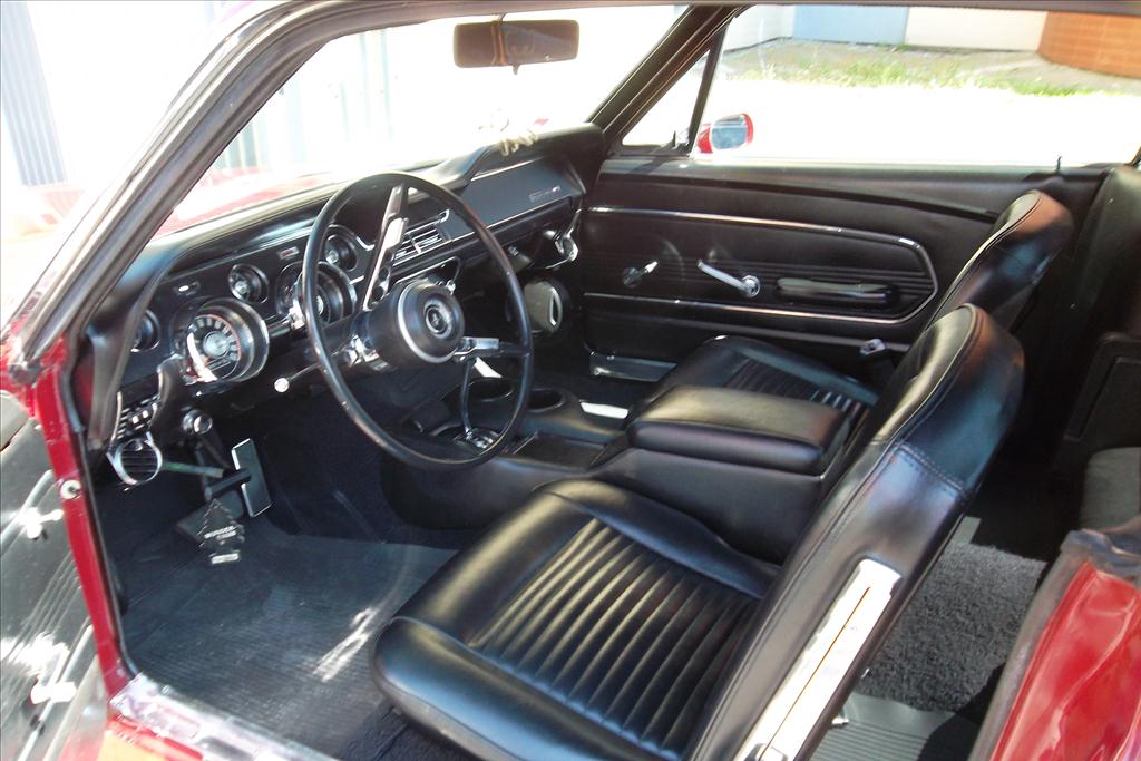 Ford Mustang - interiér